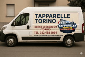 Furgone bianco con grafica pubblicitaria di Tapparelle Torino, riparazione e assistenza in Corso Grosseto 311.